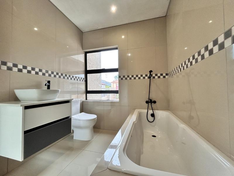 5 Bedroom Property for Sale in Melodie North West